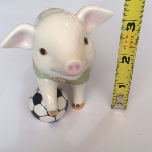 Lenox Soccer Pig figurine with 22k gold accent - Picture 5 of 6